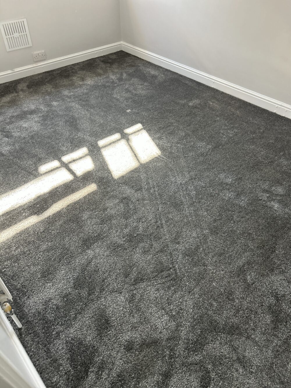Grey carpet fitted to lounge in West Drayton