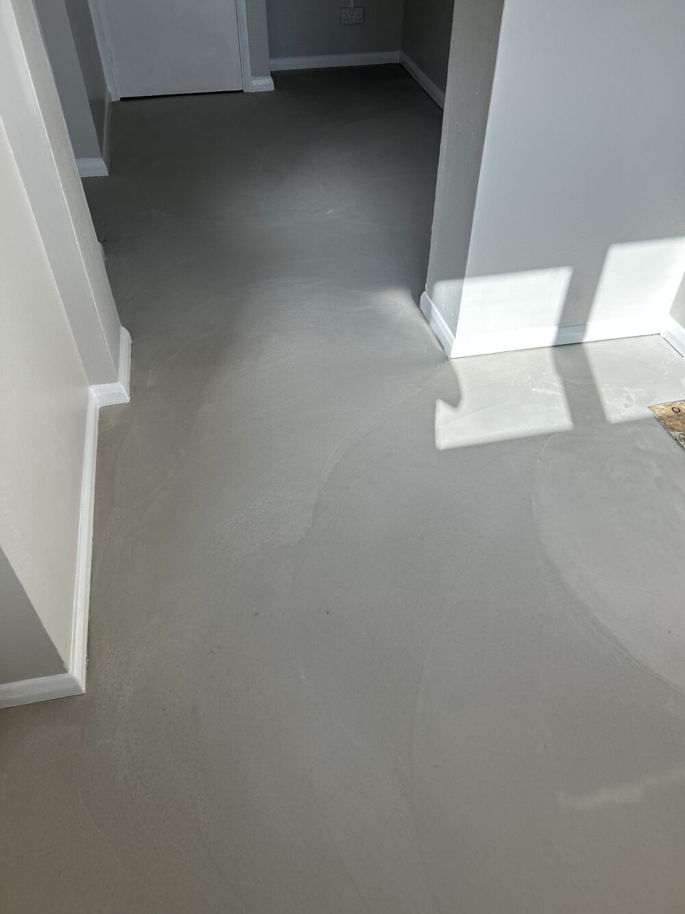 kitchen & dinner floor prepped with screed in West Drayton