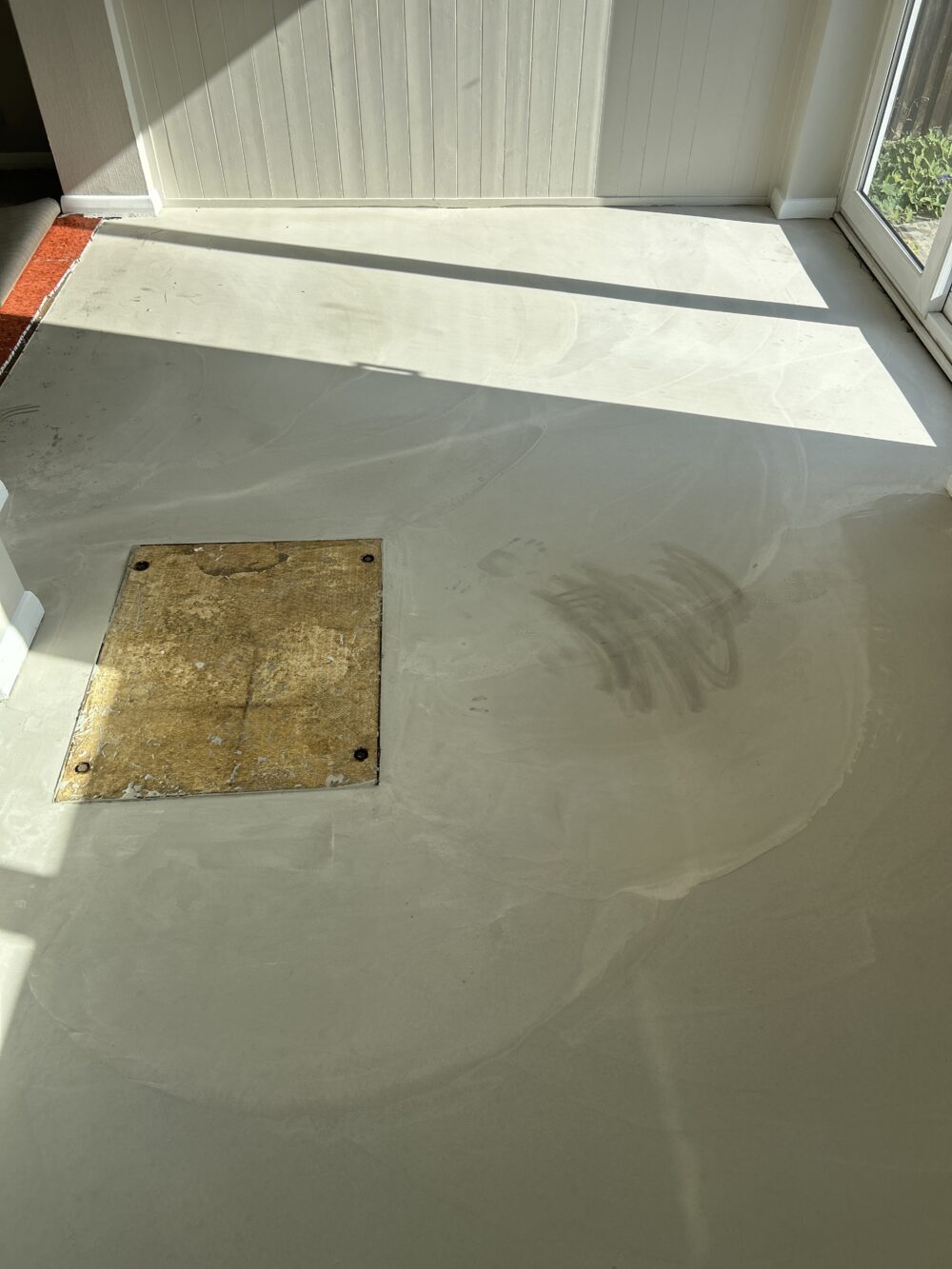 kitchen & dinner floor prepped with screed in West Drayton